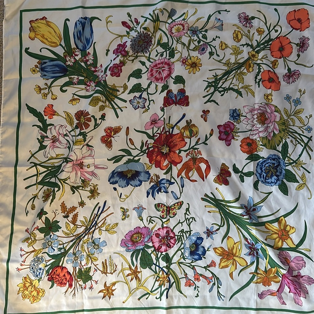Vintage Women’s white floral scarf